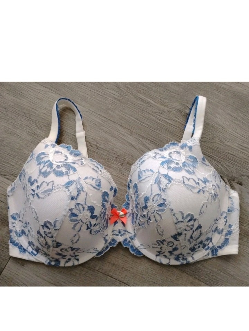 Victoria's Secret Body by Victoria Lined Perfect Coverage Bra Size 36DDD NWT
